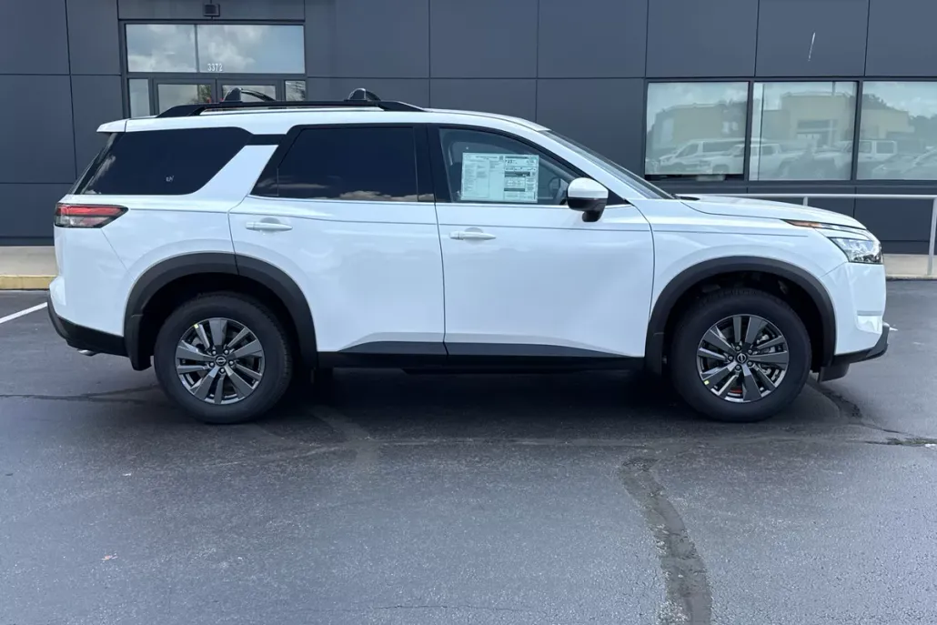2025 Nissan Pathfinder SV photo 1