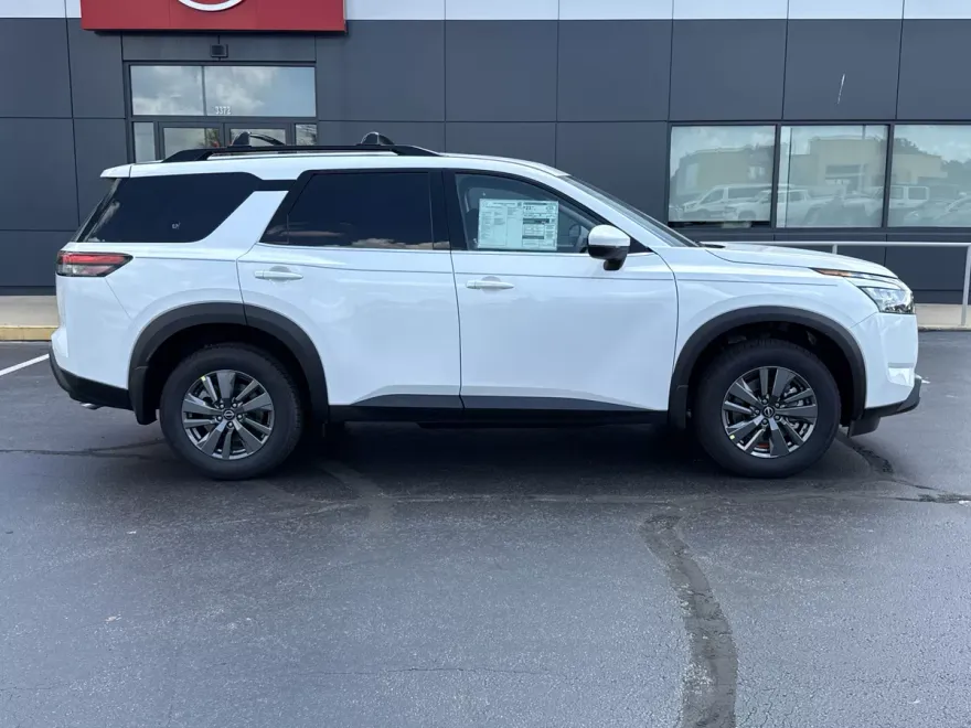 2025 Nissan Pathfinder SV photo 1