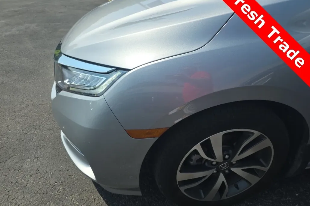 2023 Honda Odyssey Touring photo 1