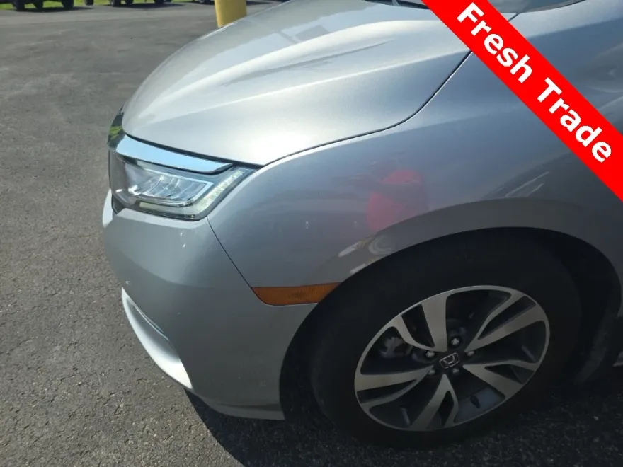 2023 Honda Odyssey Touring photo 1
