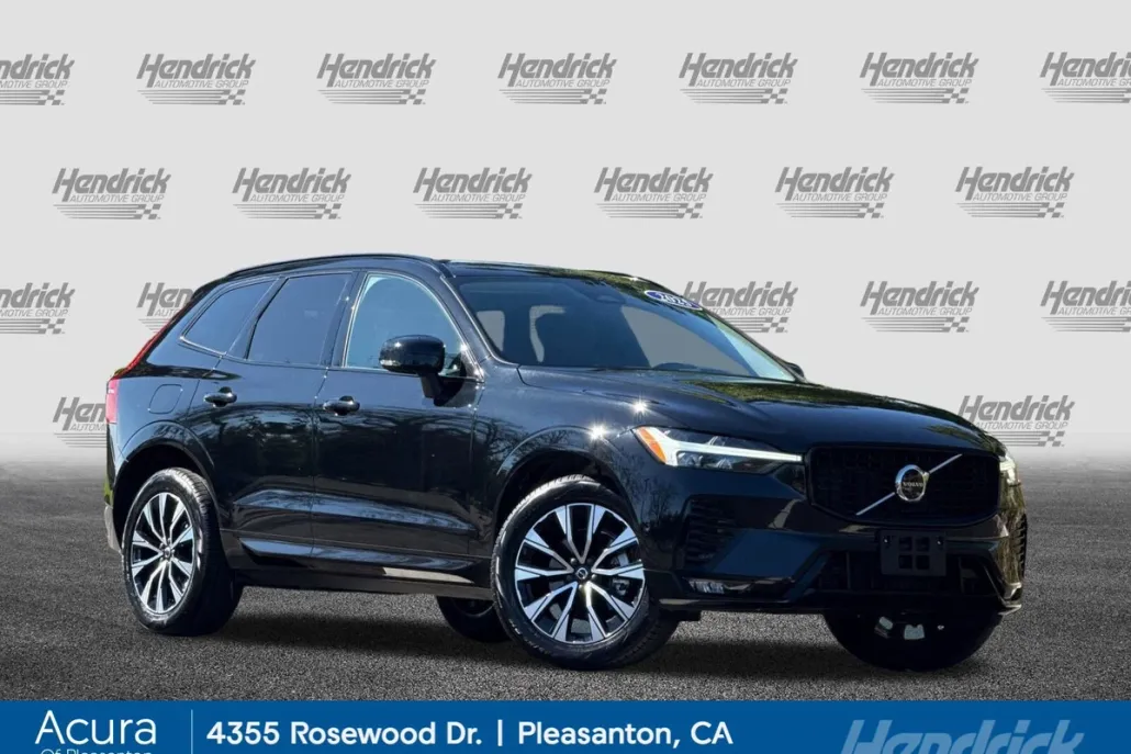 2025 Volvo XC60 Plus photo 1