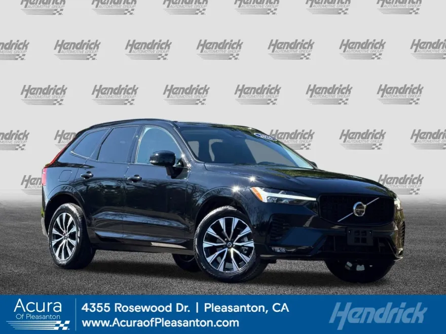 2025 Volvo XC60 Plus photo 1