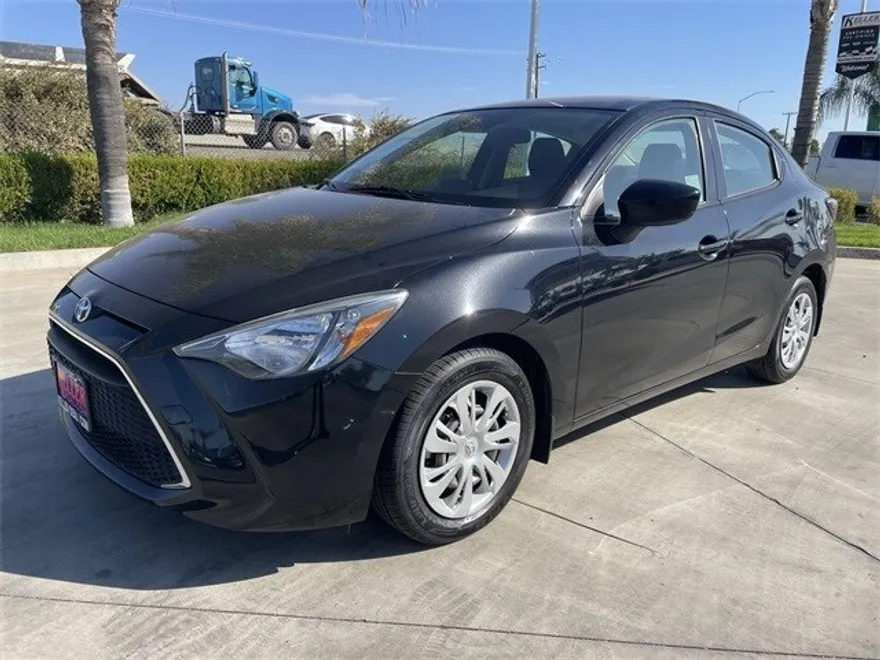 2019 Toyota Yaris L photo 1
