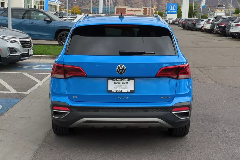 2022 Volkswagen Taos SE photo 1