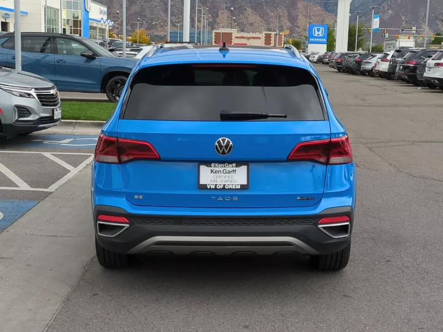 2022 Volkswagen Taos SE photo 1