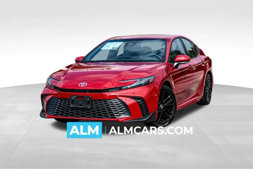 2025 Toyota Camry SE photo 1