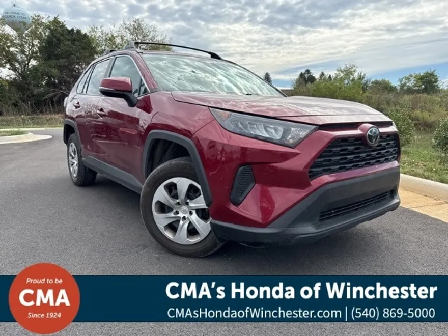 2021 Toyota RAV4 LE photo 1