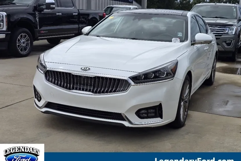 2017 Kia Cadenza Limited photo 1