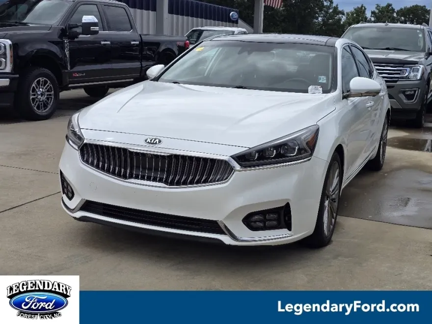 2017 Kia Cadenza Limited photo 1