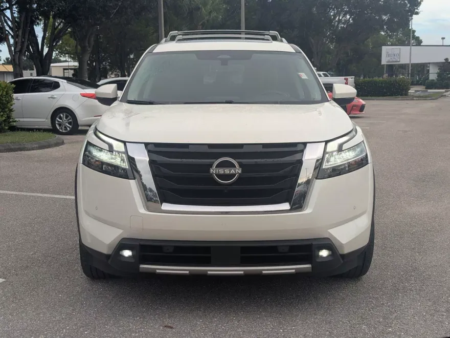 2023 Nissan Pathfinder Platinum photo 1