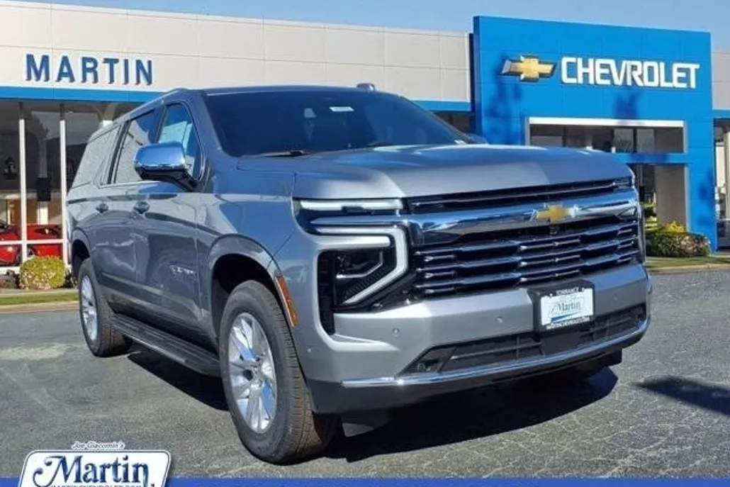 2025 Chevrolet Suburban Premier photo 1