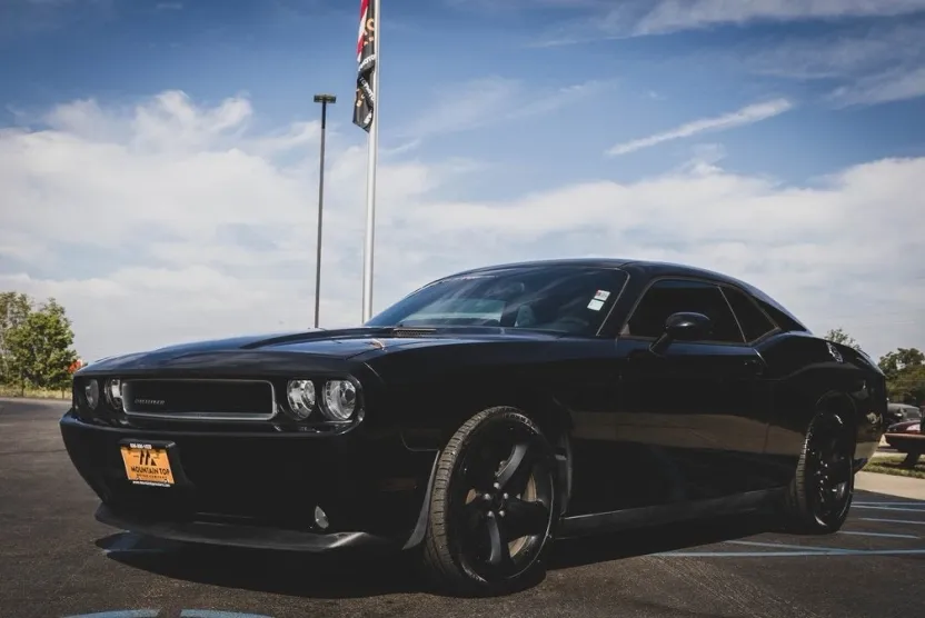 2014 Dodge Challenger SXT photo 1