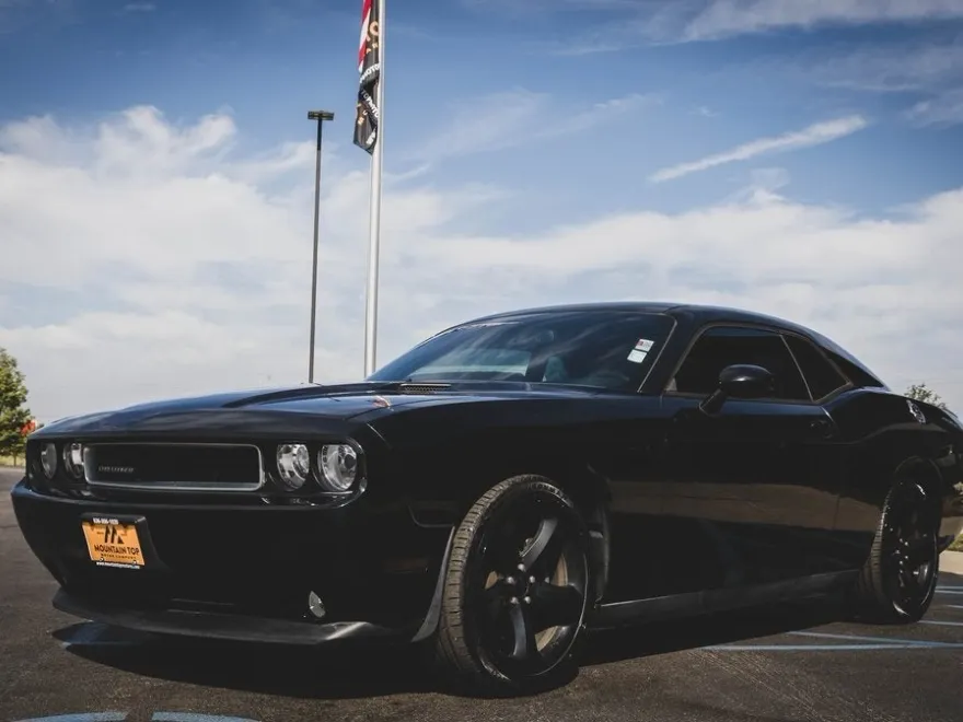 2014 Dodge Challenger SXT photo 1
