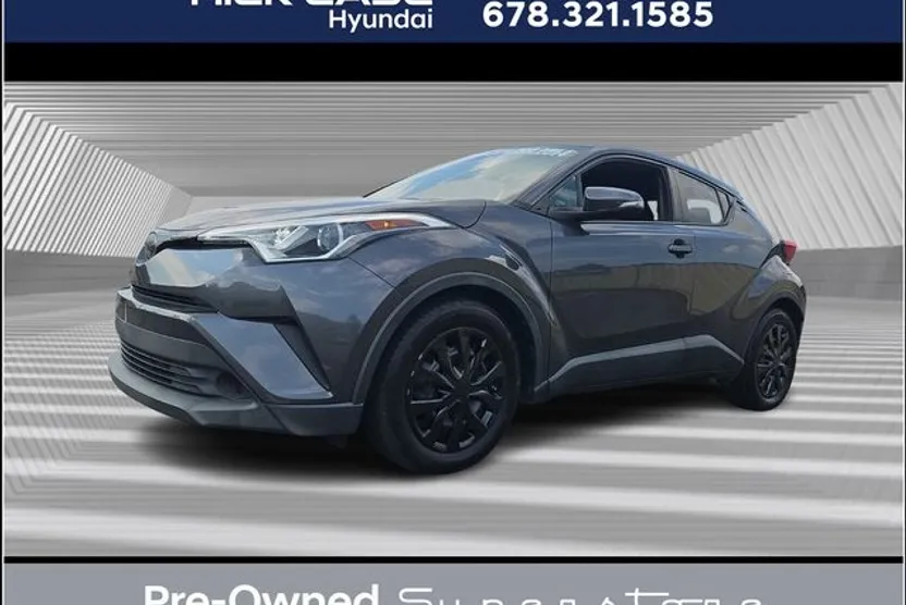 2019 Toyota C-HR LE photo 1