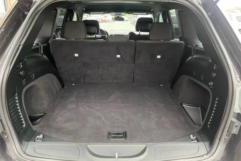 2019 Jeep Grand Cherokee Laredo photo 1