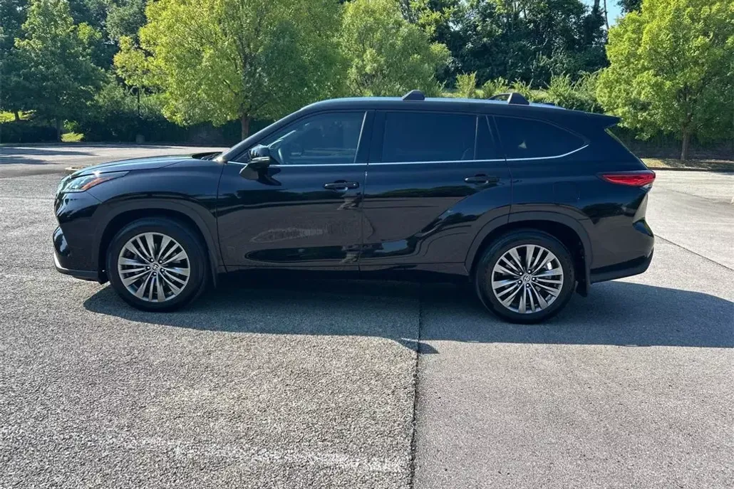 2021 Toyota Highlander Platinum photo 1