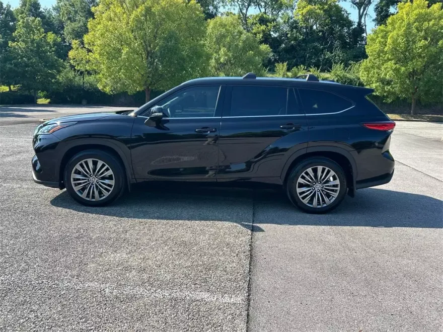 2021 Toyota Highlander Platinum photo 1