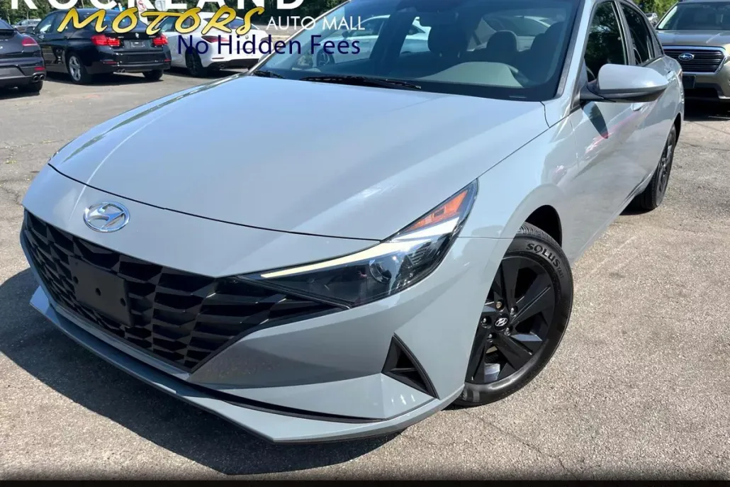 2023 Hyundai Elantra SEL photo 1