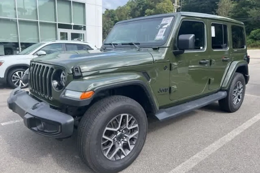 2021 Jeep Wrangler Unlimited Sahara Altitude photo 1