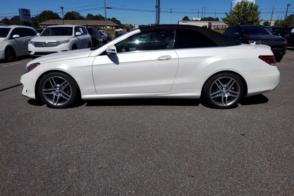 2017 Mercedes Benz E 400 photo 1