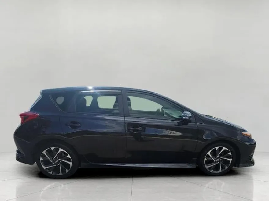 2016 Scion iM Base photo 1