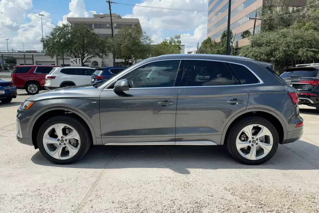 2023 Audi Q5 S line Premium Plus photo 1