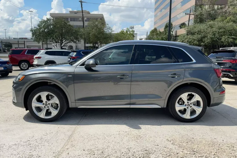 2023 Audi Q5 S line Premium Plus photo 1