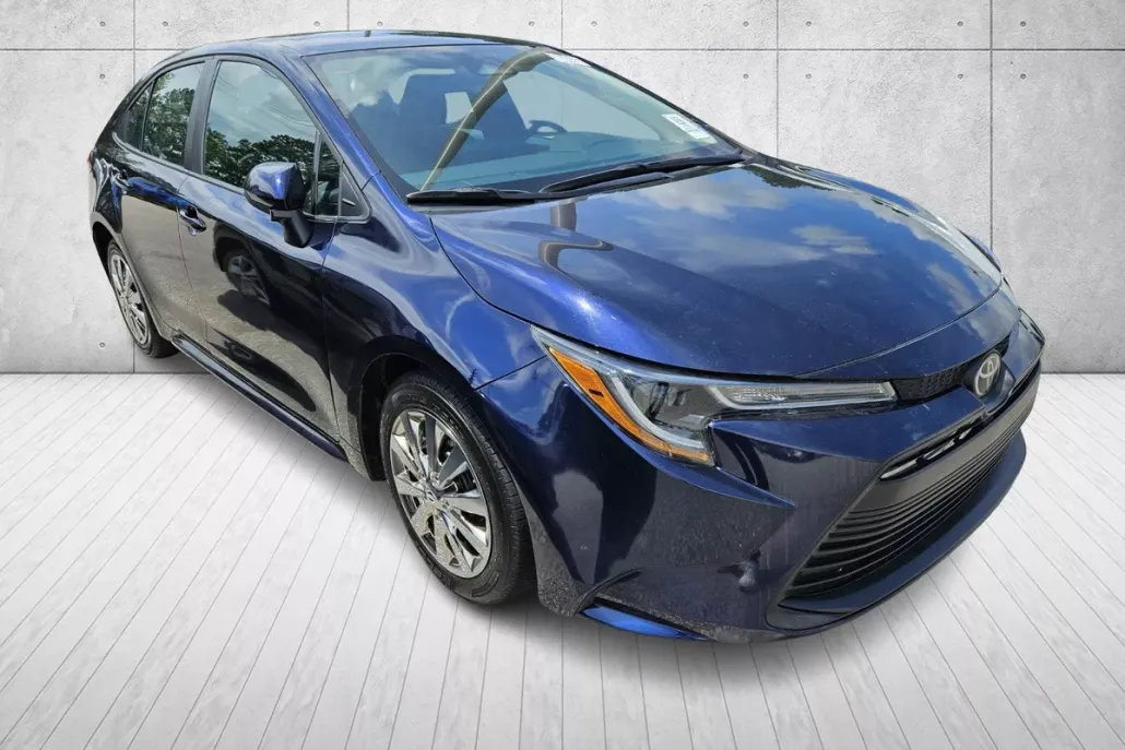 2023 Toyota Corolla LE photo 1