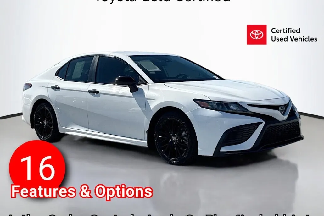2022 Toyota Camry SE photo 1