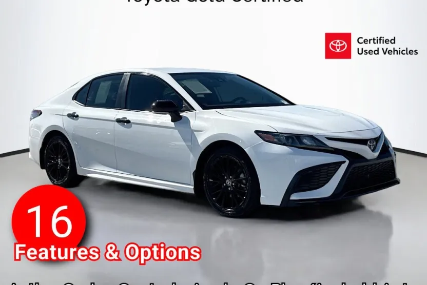 2022 Toyota Camry SE photo 1