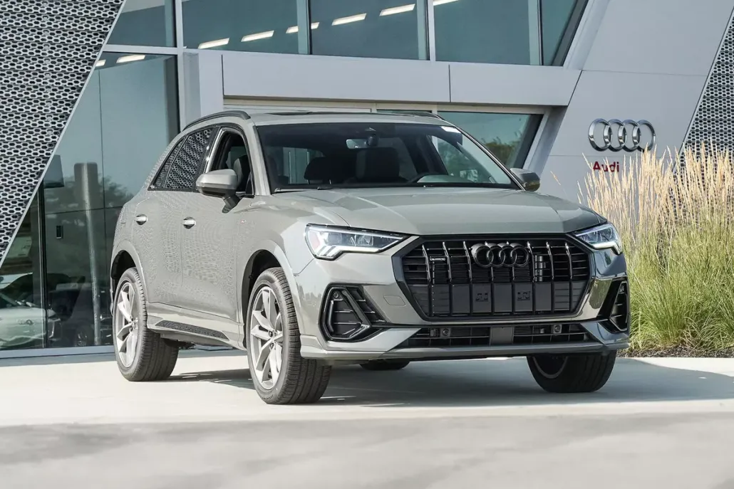 2025 Audi Q3 S line Premium photo 1