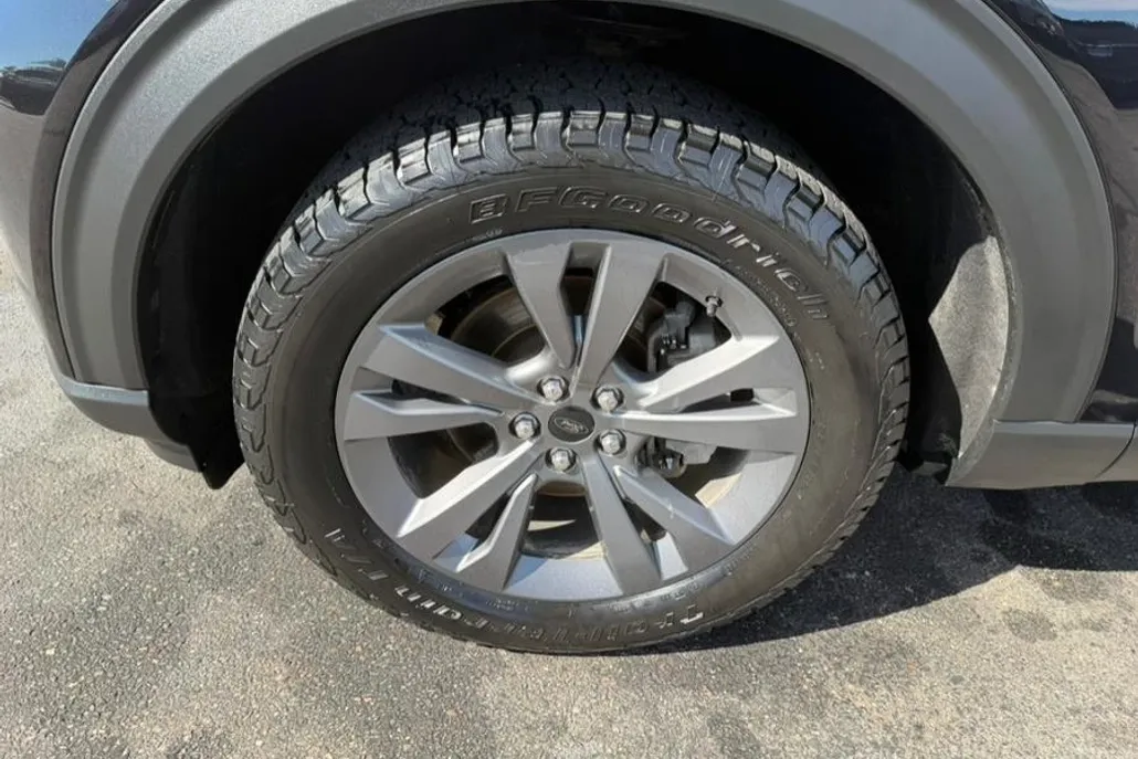 2021 Ford Explorer XLT photo 1