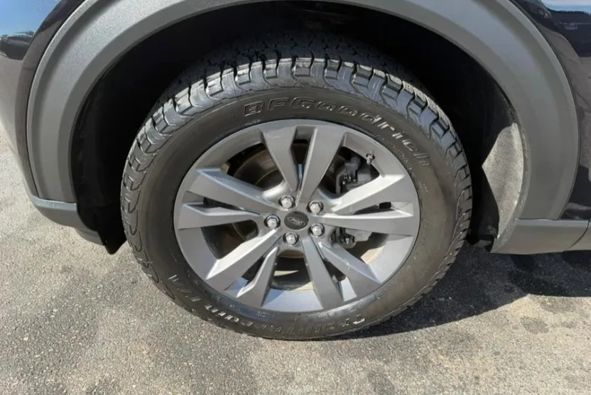2021 Ford Explorer XLT photo 1