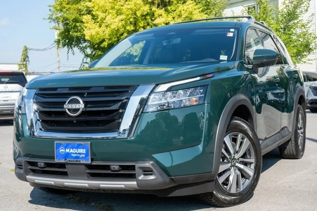 2023 Nissan Pathfinder SL photo 1