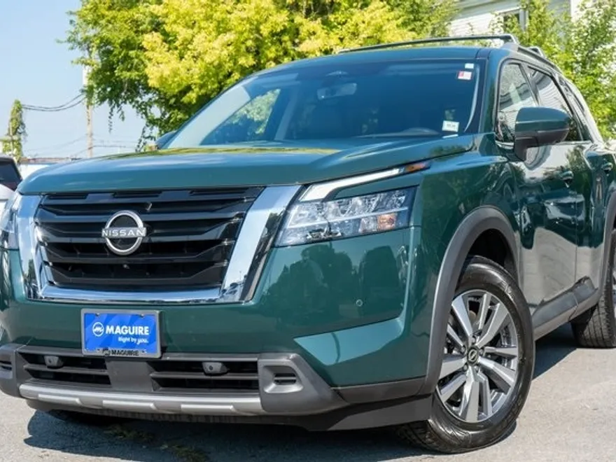 2023 Nissan Pathfinder SL photo 1