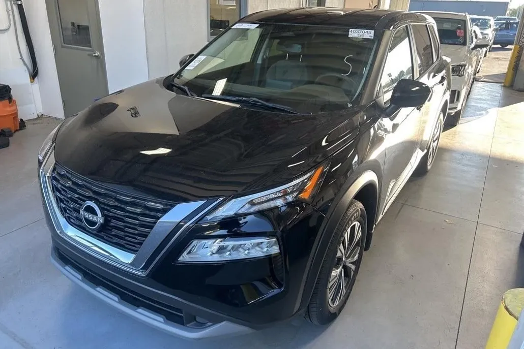 2023 Nissan Rogue SV photo 1