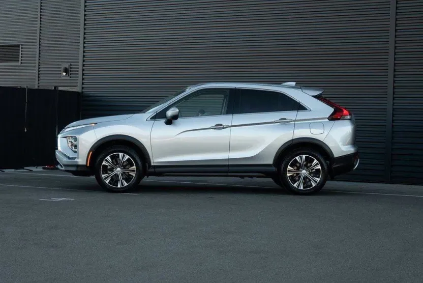 2022 Mitsubishi Eclipse Cross SE photo 1