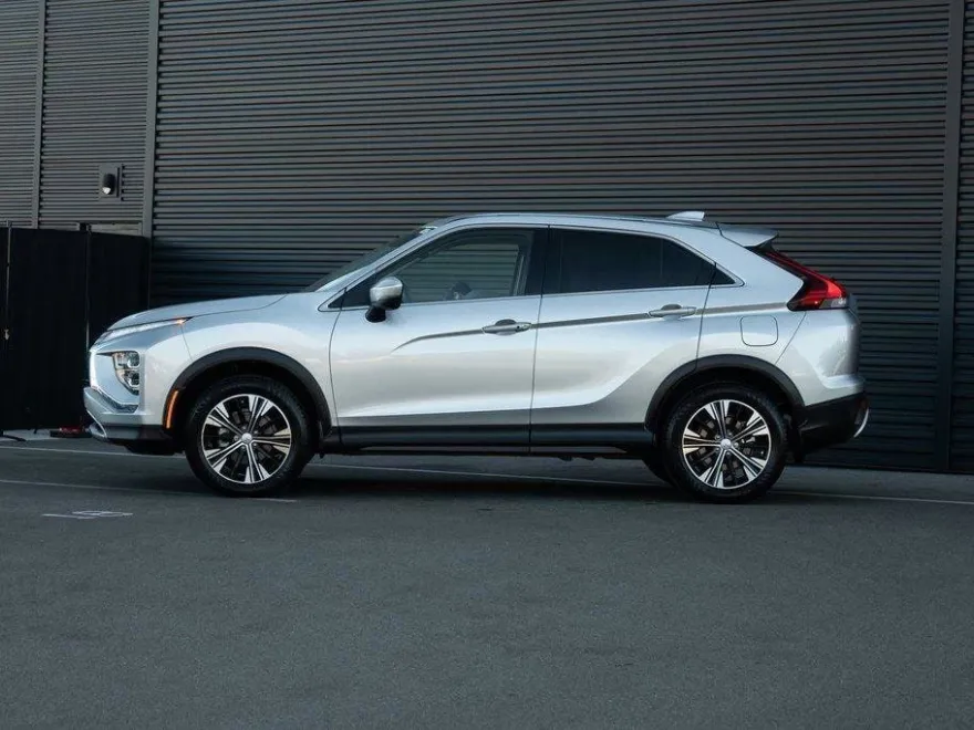 2022 Mitsubishi Eclipse Cross SE photo 1