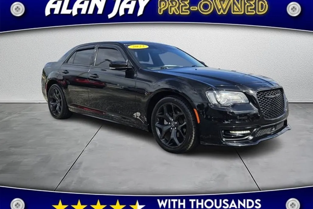 2022 Chrysler 300 Touring L photo 1