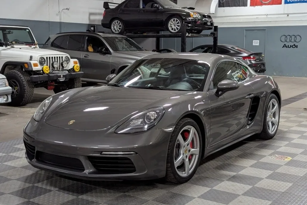 2018 Porsche Cayman Base S photo 1