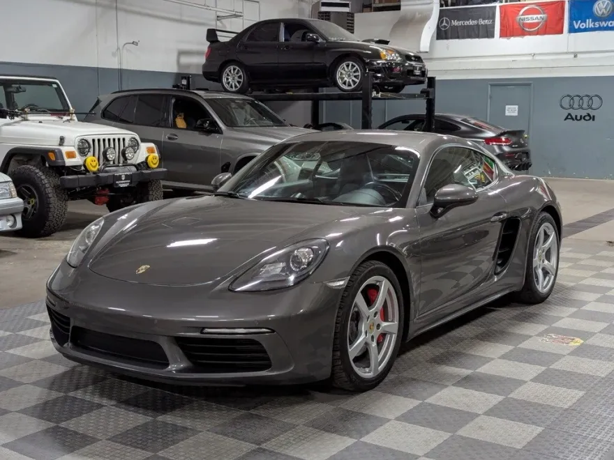 2018 Porsche Cayman Base S photo 1