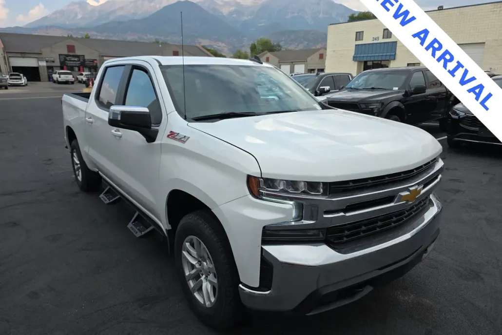 2021 Chevrolet Silverado LT photo 1