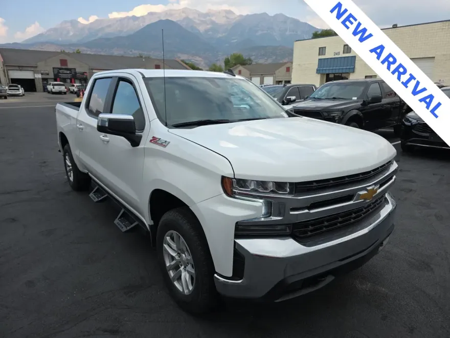 2021 Chevrolet Silverado LT photo 1