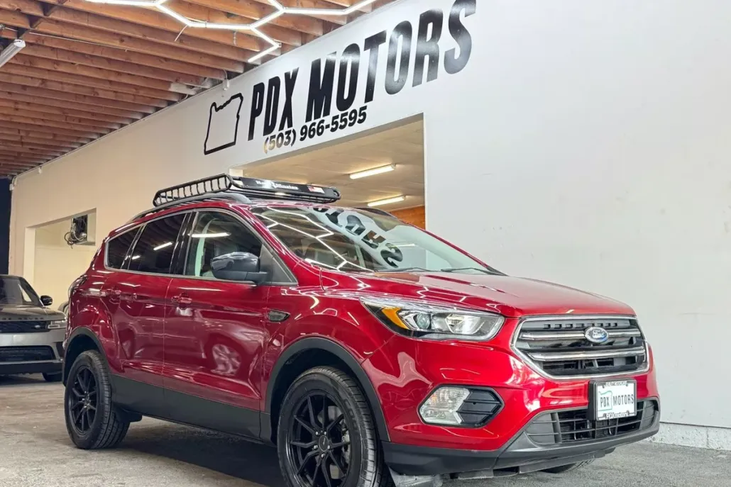 2017 Ford Escape SE Sport photo 1