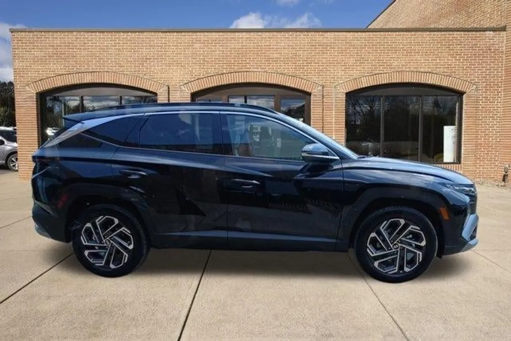 2025 Hyundai Tucson Hybrid Limited photo 1