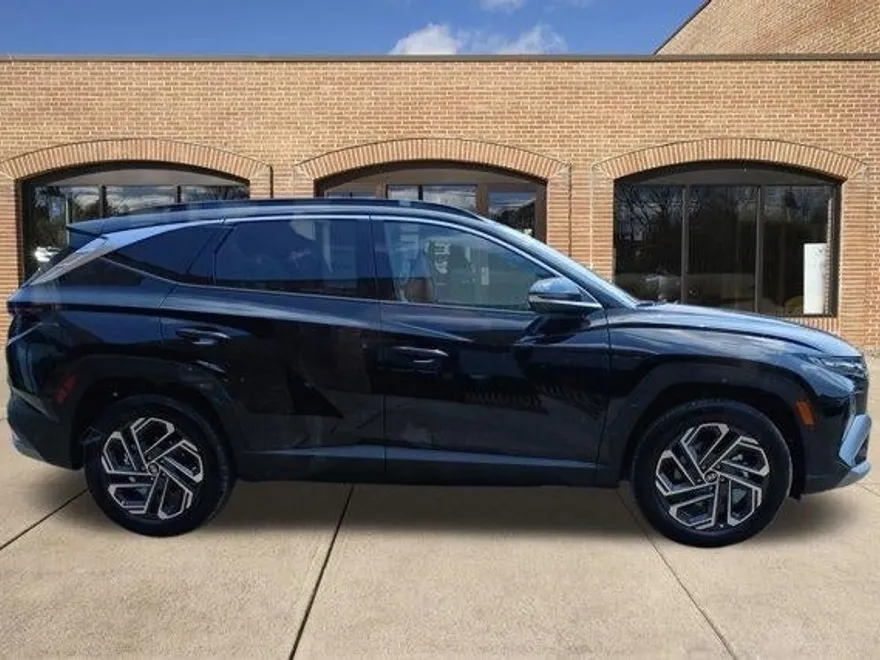 2025 Hyundai Tucson Hybrid Limited photo 1