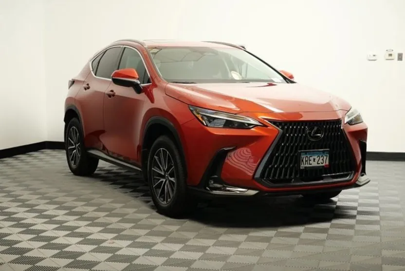 2024 Lexus NX 350h photo 1