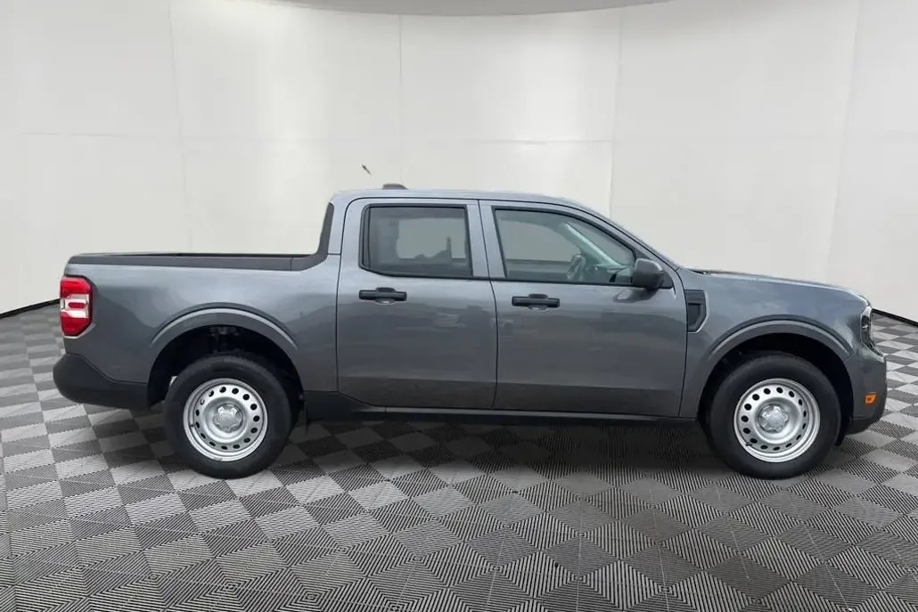 2025 Ford Maverick XL photo 1