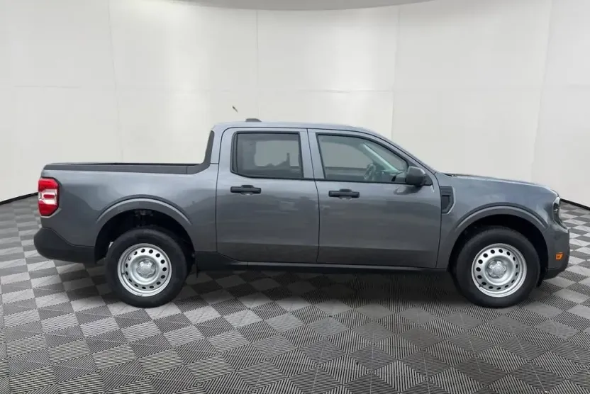 2025 Ford Maverick XL photo 1