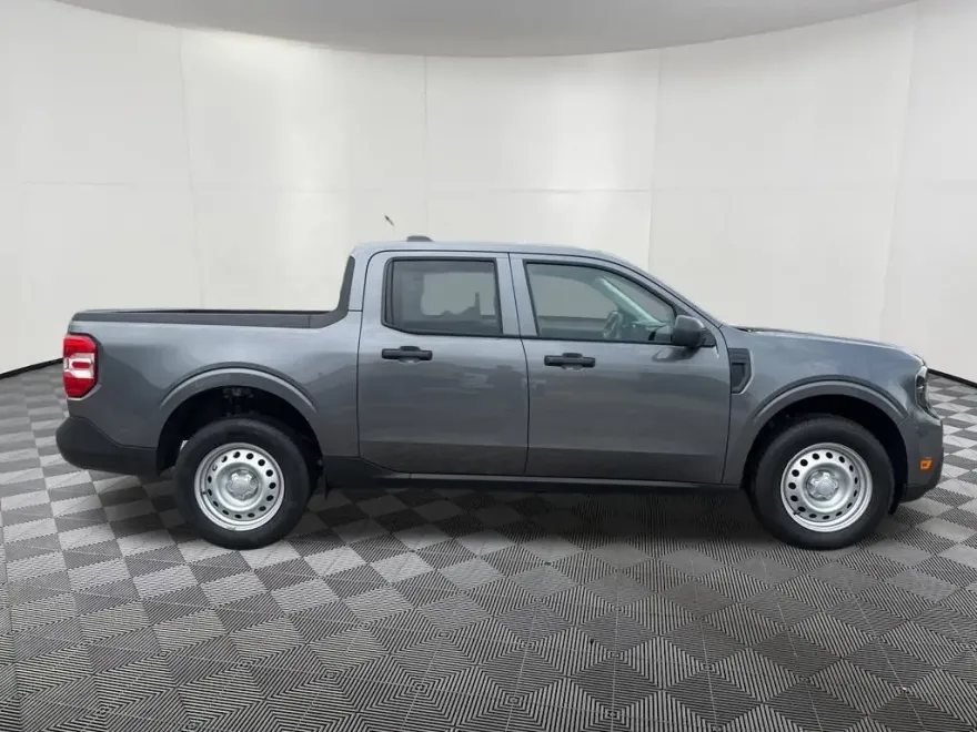 2025 Ford Maverick XL photo 1
